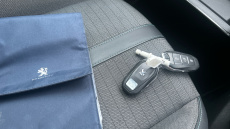 Peugeot 208 1.2 PureTech 100 Allure Premium 5dr Petrol Hatchback